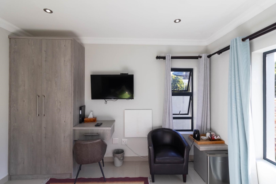 7 Bedroom Property for Sale in Sandbaai Western Cape